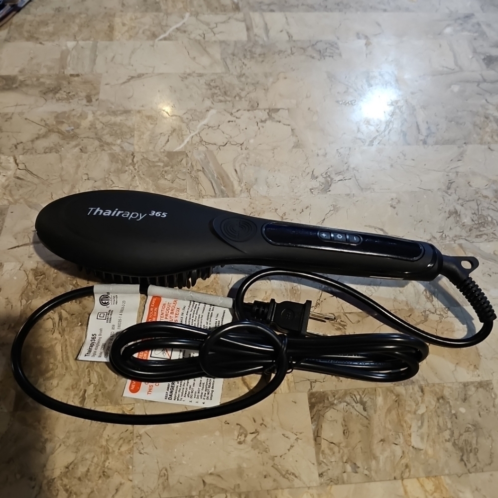 Thairapy 365 hair brush straitening Black,‎ New Without Box.